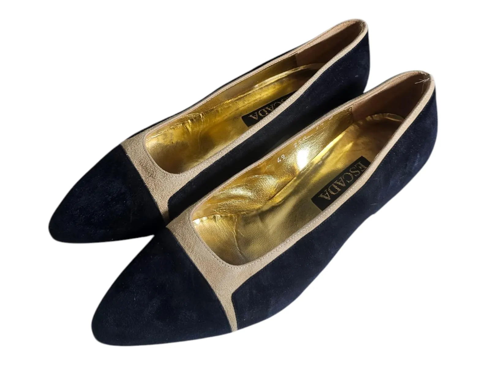 Escada Vintage Black & Cream Italian Leather Mid Heel Cap Toe Pumps Size 7.5 - Image 4
