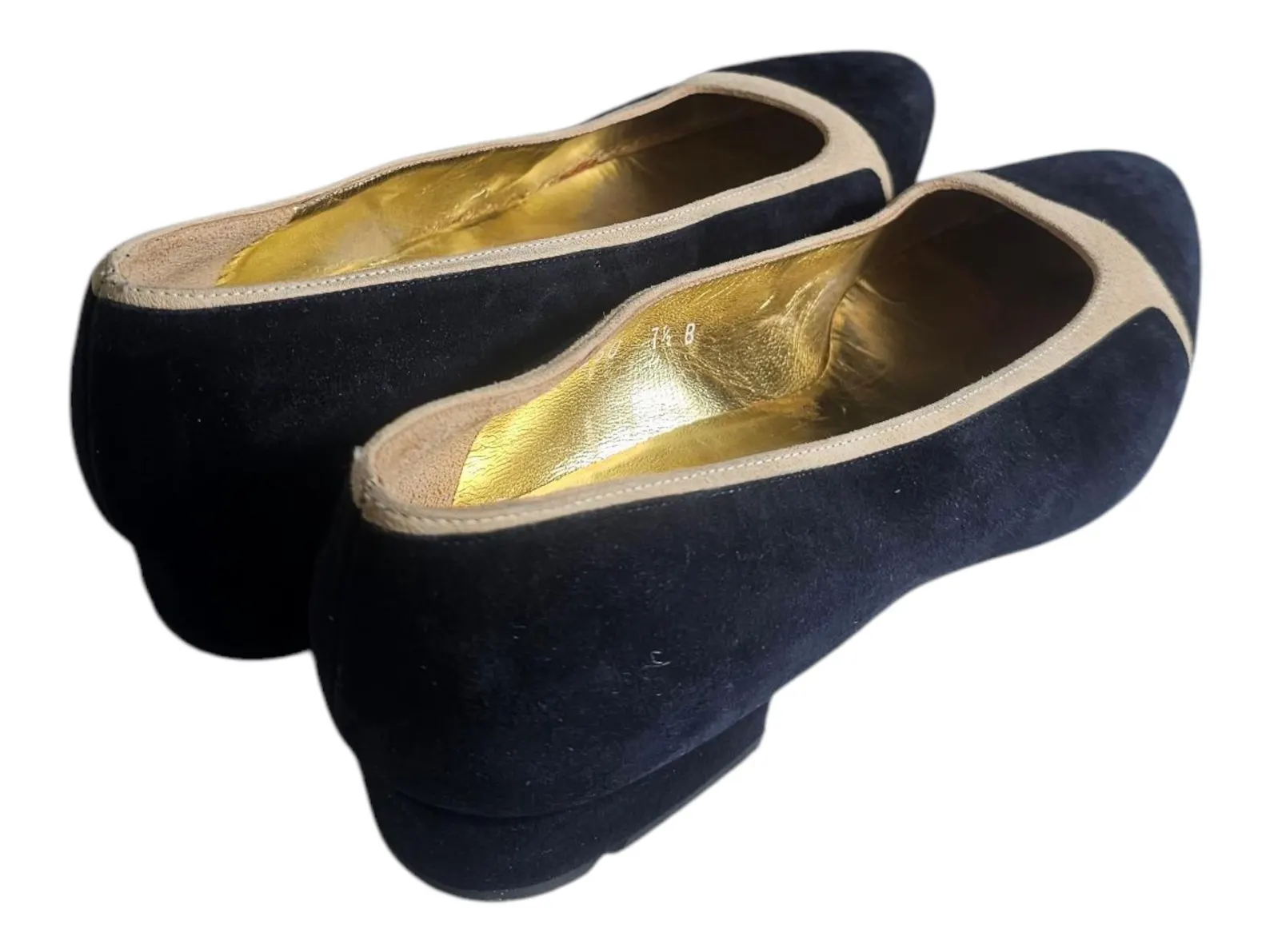 Escada Vintage Black & Cream Italian Leather Mid Heel Cap Toe Pumps Size 7.5 - Image 6
