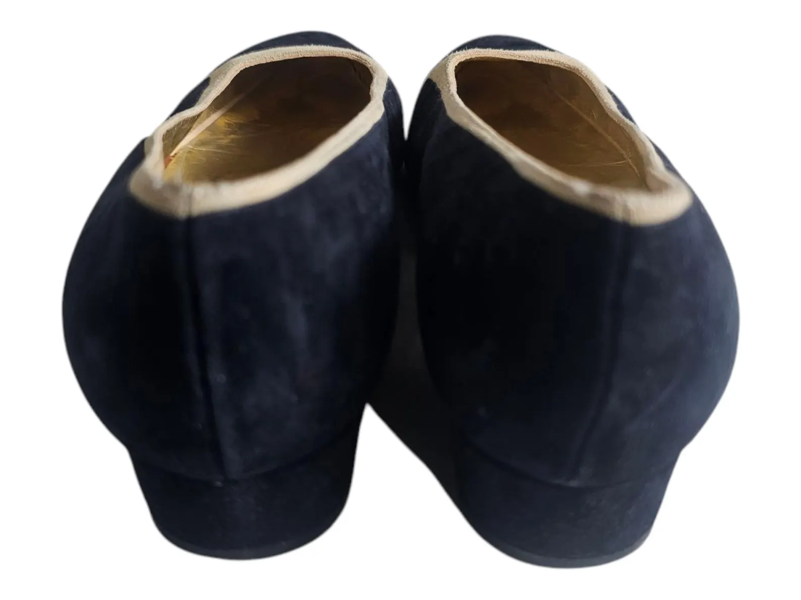 Escada Vintage Black & Cream Italian Leather Mid Heel Cap Toe Pumps Size 7.5 - Image 7