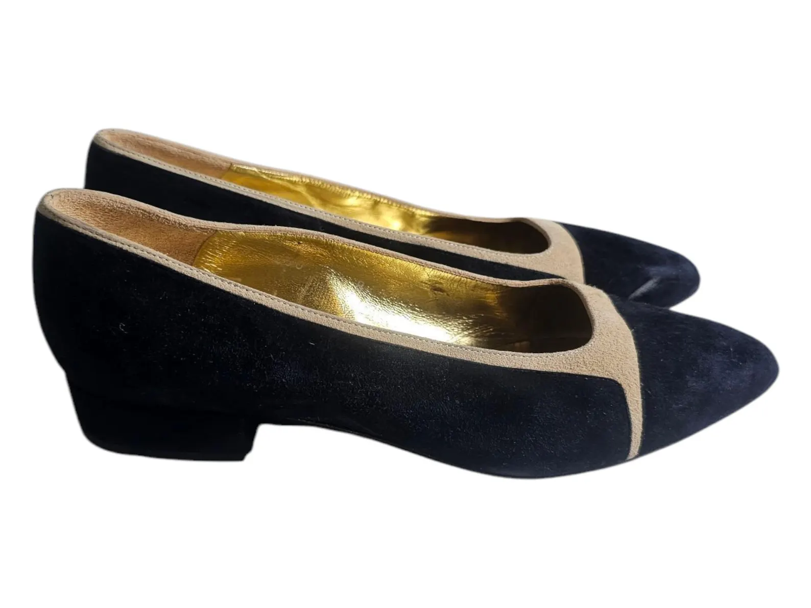 Escada Vintage Black & Cream Italian Leather Mid Heel Cap Toe Pumps Size 7.5 - Image 2