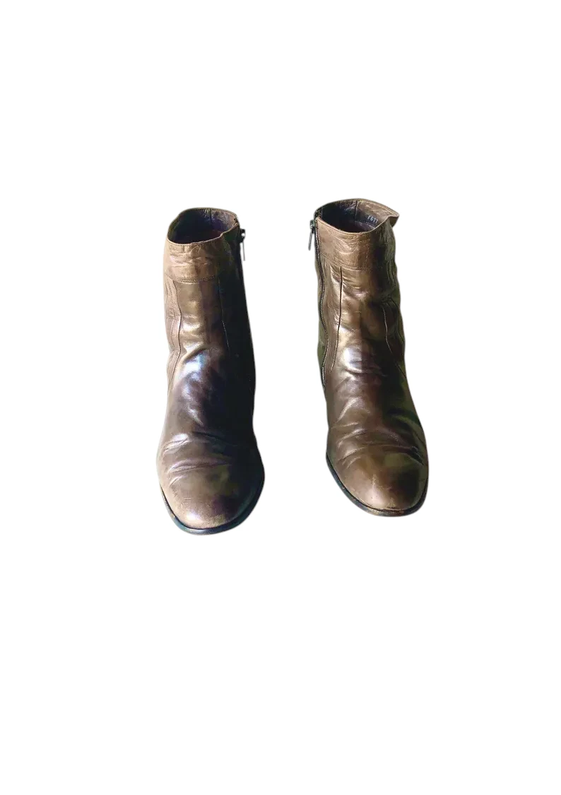Vintage BALLY Leather Ankle Boots: Italian Soft Leather, Size 9M - Image 3