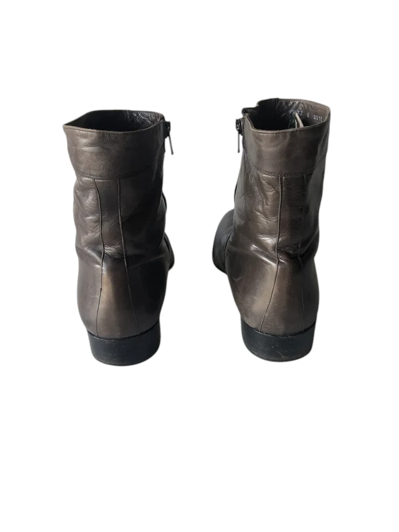 Vintage BALLY Leather Ankle Boots: Italian Soft Leather, Size 9M - Image 8