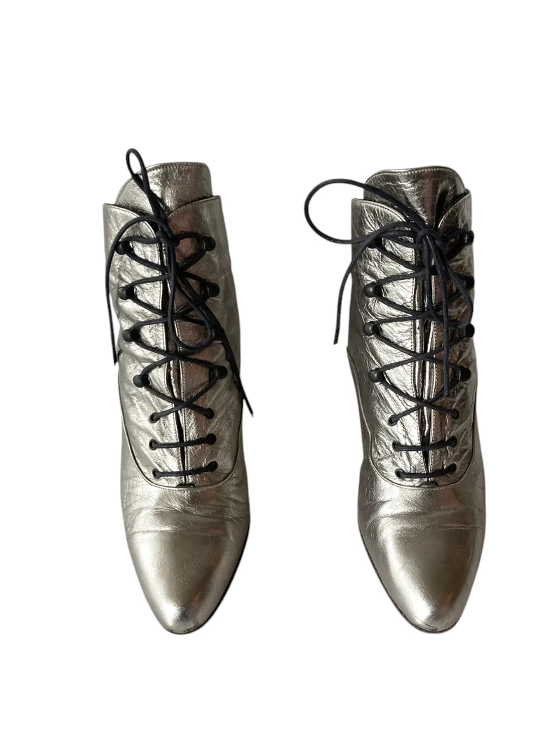 Vintage 90s Nine West Silver Leather Ankle Boots - Lace Up, Size 6 B - Image 5