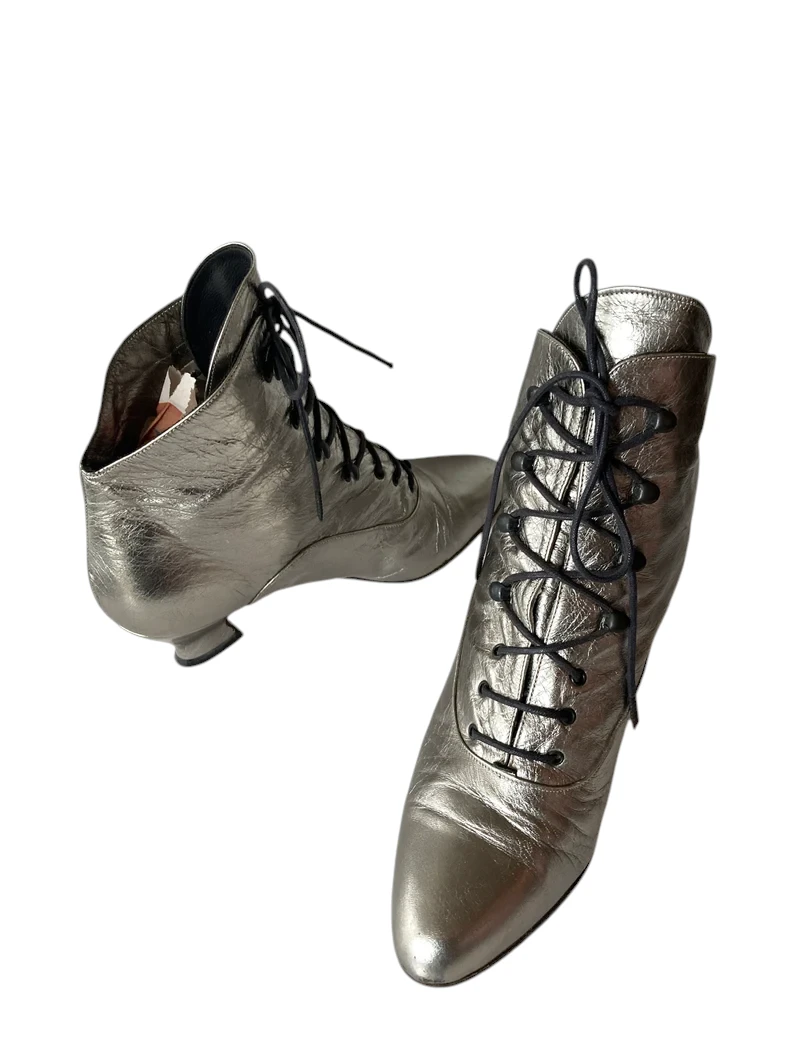 Vintage 90s Nine West Silver Leather Ankle Boots - Lace Up, Size 6 B - Image 9